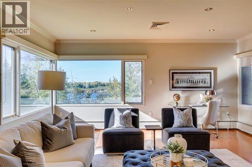 3N, 222 Eagle Ridge Drive Sw, Calgary, AB - Indoor Photo Showing Living Room