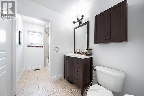 2398 Nichols Drive, Oakville, ON - Indoor Photo Showing Bathroom