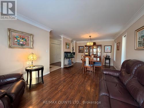 73 Oak Ridge Boulevard, Belleville (Belleville Ward), ON - Indoor Photo Showing Living Room