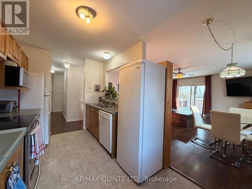 73 Oak Ridge Boulevard, Belleville (Belleville Ward), ON - Indoor Photo Showing Kitchen With Double Sink