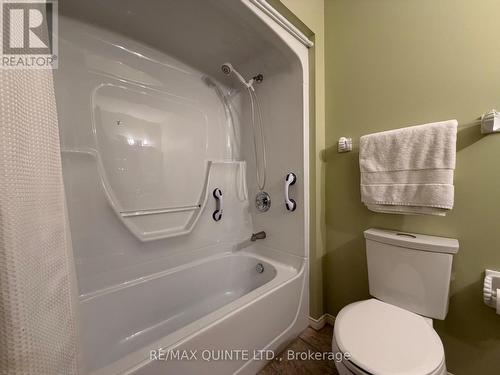 73 Oak Ridge Boulevard, Belleville (Belleville Ward), ON - Indoor Photo Showing Bathroom