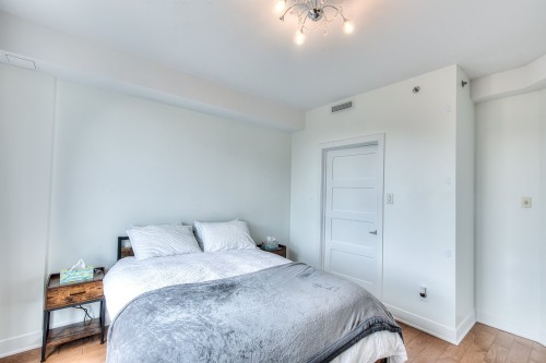 Chambre à coucher principale - 306-3499 Av. Jacques-Bureau, Laval (Chomedey), QC - Indoor Photo Showing Bedroom