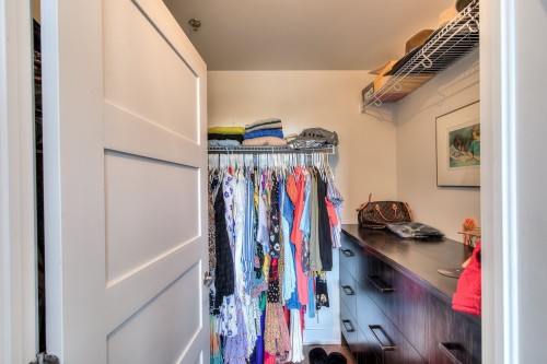 Penderie (Walk-in) - 306-3499 Av. Jacques-Bureau, Laval (Chomedey), QC - Indoor With Storage