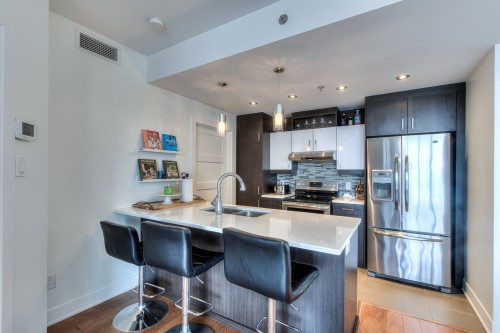 Cuisine - 306-3499 Av. Jacques-Bureau, Laval (Chomedey), QC - Indoor Photo Showing Kitchen With Double Sink With Upgraded Kitchen