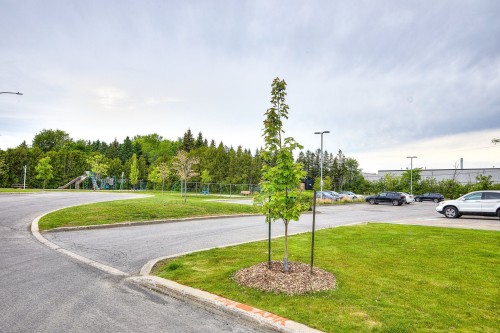 Stationnement - 306-3499 Av. Jacques-Bureau, Laval (Chomedey), QC - Outdoor With View