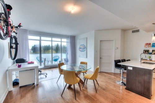 Salle à manger - 306-3499 Av. Jacques-Bureau, Laval (Chomedey), QC - Indoor