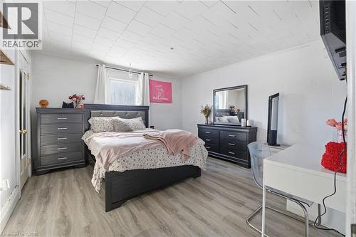 211 Robinson Road, Dunnville, ON - Indoor Photo Showing Bedroom