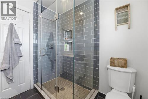 211 Robinson Road, Dunnville, ON - Indoor Photo Showing Bathroom