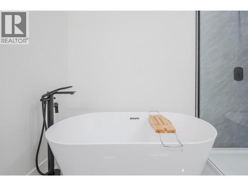 194 Maple Place Unit# 2, Oliver, BC - Indoor Photo Showing Bathroom