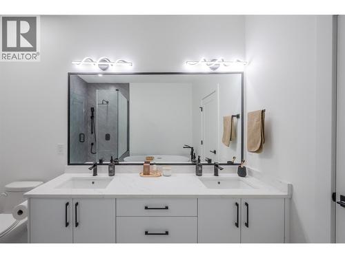 194 Maple Place Unit# 2, Oliver, BC - Indoor Photo Showing Bathroom