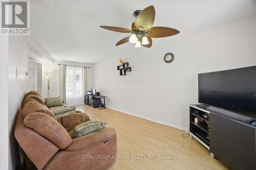 95 Athabaska Road, Barrie, ON - Indoor Photo Showing Living Room