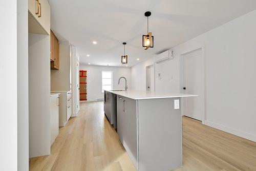 Cuisine - 1512 Boul. Marie-Victorin, Longueuil (Le Vieux-Longueuil), QC - Indoor Photo Showing Kitchen