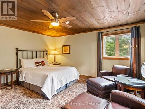 1326 Kawagama Lake Road, Algonquin Highlands (Sherborne), ON - Indoor Photo Showing Bedroom