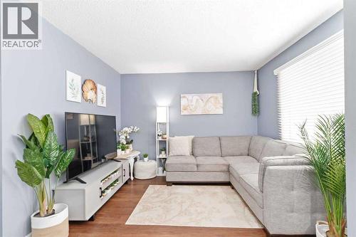109 Ross Street, Fort Mcmurray, AB - Indoor Photo Showing Living Room
