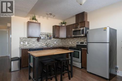 353 Walnut Crescent, Fort Mcmurray, AB - Indoor Photo Showing Kitchen With Stainless Steel Kitchen