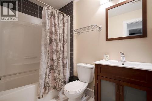 353 Walnut Crescent, Fort Mcmurray, AB - Indoor Photo Showing Bathroom