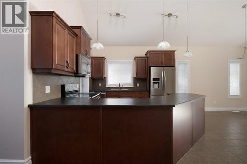 353 Walnut Crescent, Fort Mcmurray, AB - Indoor Photo Showing Kitchen