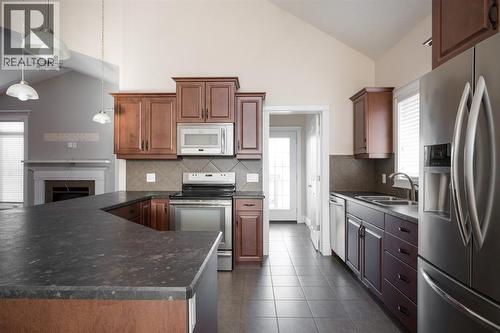 353 Walnut Crescent, Fort Mcmurray, AB - Indoor Photo Showing Kitchen With Stainless Steel Kitchen With Double Sink