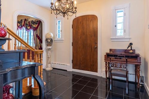 Hall d'entrée/Vestibule - 514 Rue Notre-Dame E., Thetford Mines, QC - Indoor Photo Showing Other Room