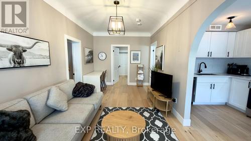 1515 Dufferin Street, Whitby, ON - Indoor