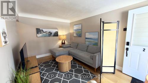 1515 Dufferin Street, Whitby, ON - Indoor Photo Showing Living Room