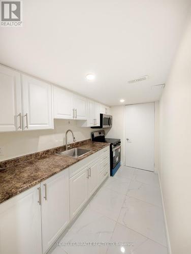 37 Calm Waters Crescent, Brampton, ON - Indoor Photo Showing Kitchen