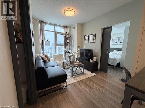 239 Albert Street Unit# 1903, Waterloo, ON - Indoor Photo Showing Living Room