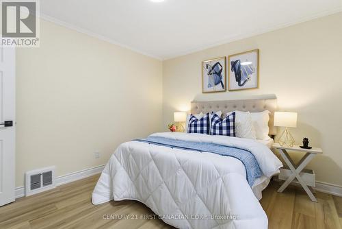 59 Cliftonvale Avenue, London South (South E), ON - Indoor Photo Showing Bedroom