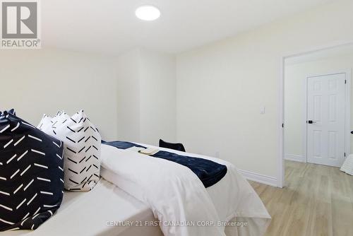 59 Cliftonvale Avenue, London South (South E), ON - Indoor Photo Showing Bedroom