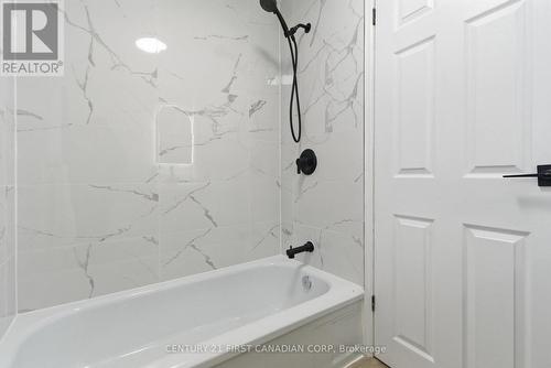 59 Cliftonvale Avenue, London South (South E), ON - Indoor Photo Showing Bathroom