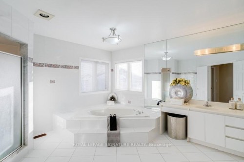 140 Boake Trail, Richmond Hill, ON - Indoor Photo Showing Bathroom