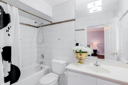 140 Boake Trail, Richmond Hill, ON - Indoor Photo Showing Bathroom