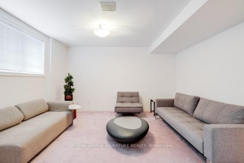 140 Boake Trail, Richmond Hill, ON - Indoor Photo Showing Living Room