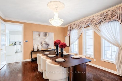 140 Boake Trail, Richmond Hill, ON - Indoor Photo Showing Dining Room