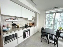 3206-950 Portage Parkway  Vaughan, ON L4K 0J7