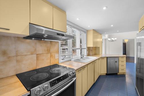 Cuisine - 266 Av. Glengarry, Mont-Royal, QC - Indoor Photo Showing Kitchen With Double Sink