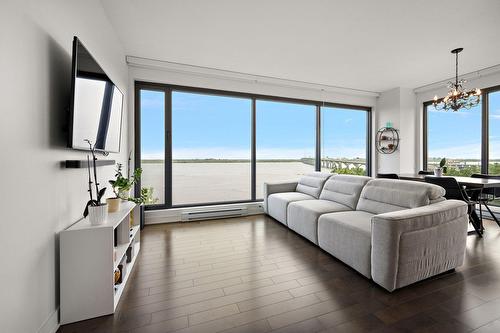 Salon - 803-299 Rue De La Rotonde, Montréal (Verdun/Île-Des-Soeurs), QC - Indoor Photo Showing Living Room