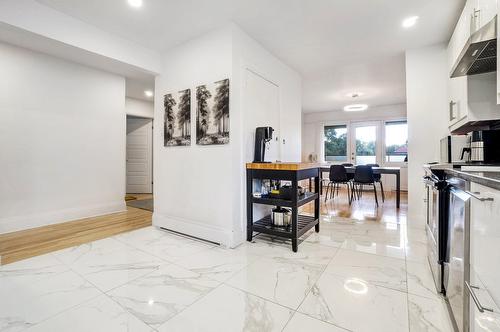 Cuisine - 2332  - 2334 Ch. De Dunkirk, Mont-Royal, QC - Indoor Photo Showing Kitchen