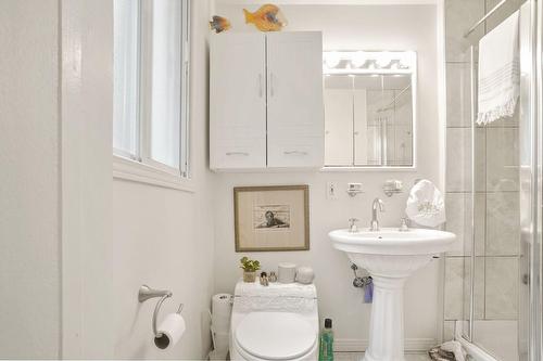 Salle de bains attenante à la CCP - 2332  - 2334 Ch. De Dunkirk, Mont-Royal, QC - Indoor Photo Showing Bathroom