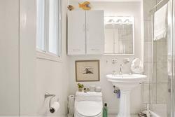 Salle de bains attenante à la CCP - 