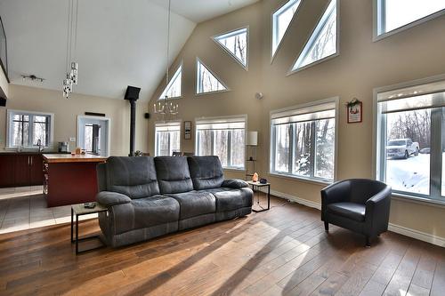 Salon - 34 Rue Desaulniers, Shefford, QC - Indoor Photo Showing Living Room