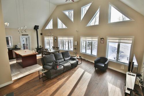 Vue d'ensemble - 34 Rue Desaulniers, Shefford, QC - Indoor Photo Showing Living Room
