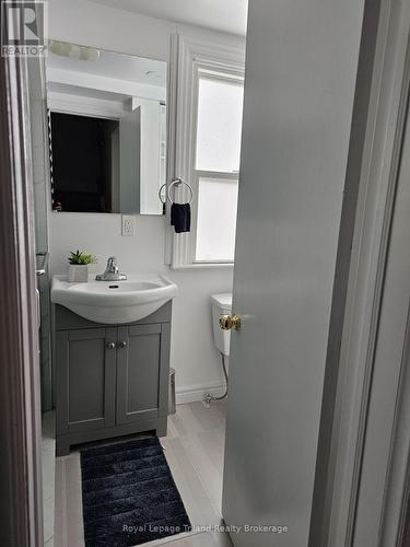 764 Dundas Street, Woodstock (Woodstock - South), ON - Indoor Photo Showing Bathroom