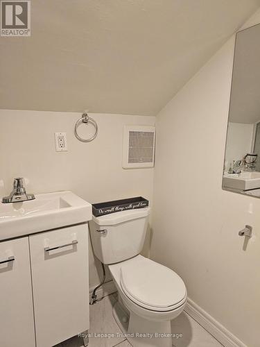 764 Dundas Street, Woodstock (Woodstock - South), ON - Indoor Photo Showing Bathroom