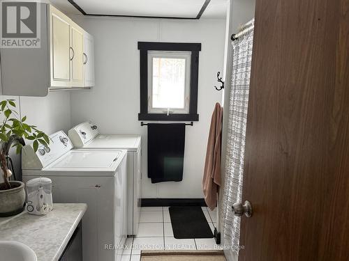 510 South Horn Lake Road, Armour, ON - Indoor Photo Showing Laundry Room