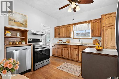 222 Lillooet Street W, Moose Jaw, SK - Indoor Photo Showing Kitchen With Double Sink