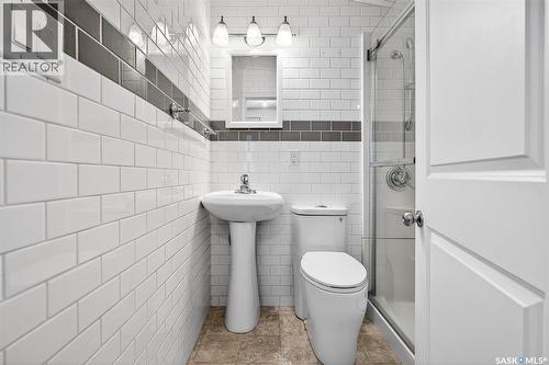 222 Lillooet Street W, Moose Jaw, SK - Indoor Photo Showing Bathroom