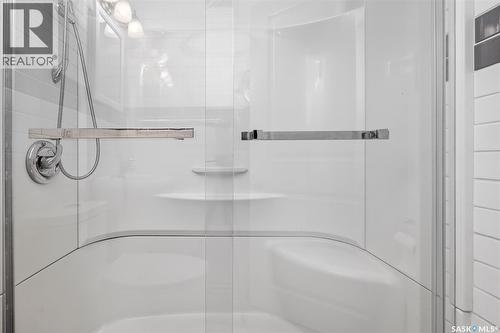 222 Lillooet Street W, Moose Jaw, SK - Indoor Photo Showing Bathroom