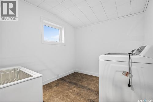 222 Lillooet Street W, Moose Jaw, SK - Indoor Photo Showing Laundry Room