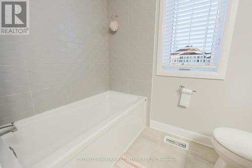 Common Bathroom - 896 Sendero Way, Ottawa, ON - Indoor Photo Showing Bathroom